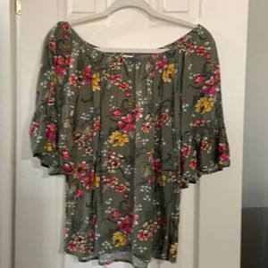 Short sleeved floral blouse